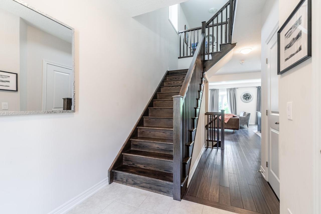 Globalstay Modern Townhomes In Lakeshore Steps To The Beach Hamilton Exteriér fotografie