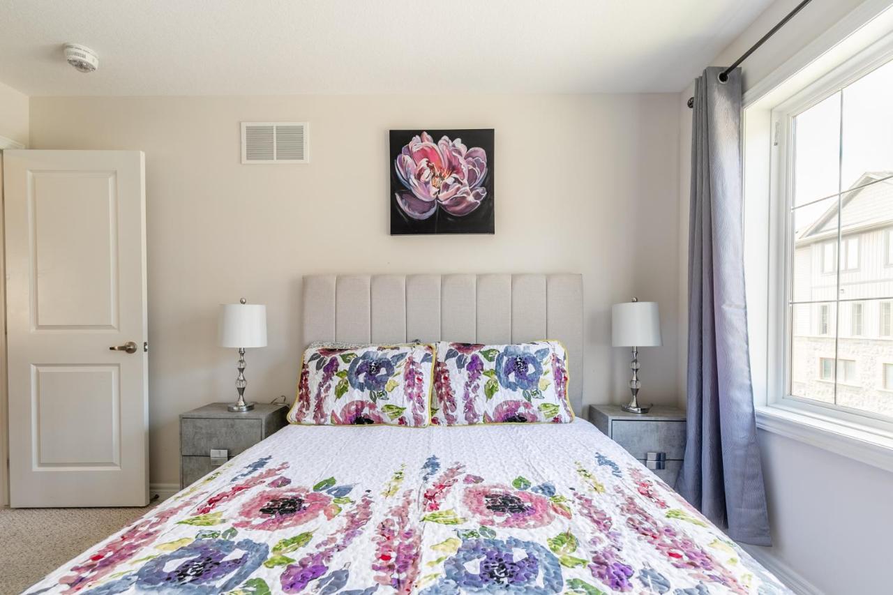 Globalstay Modern Townhomes In Lakeshore Steps To The Beach Hamilton Exteriér fotografie