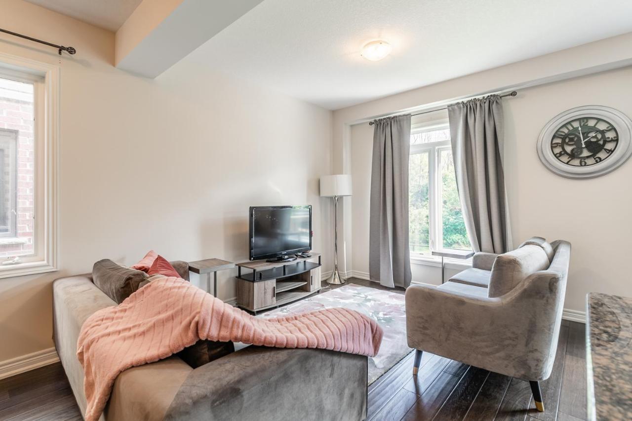 Globalstay Modern Townhomes In Lakeshore Steps To The Beach Hamilton Exteriér fotografie