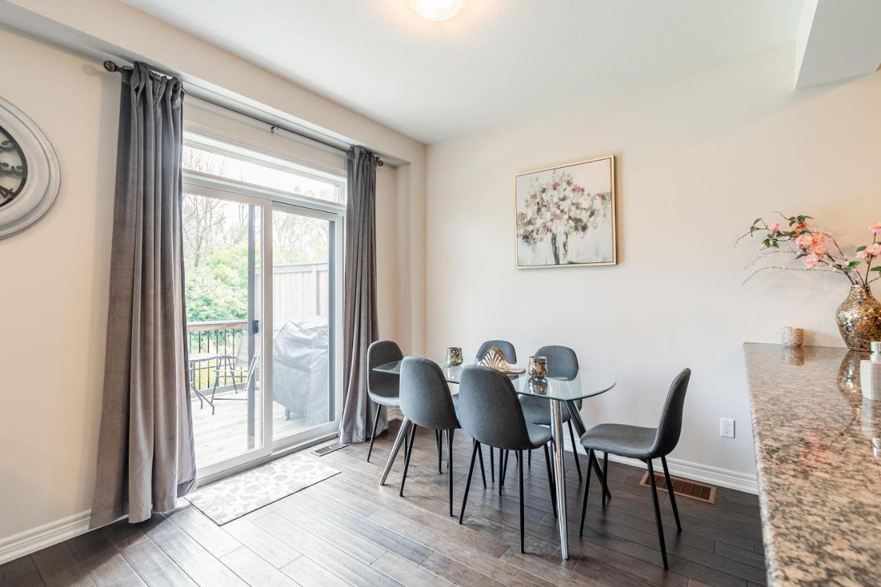 Globalstay Modern Townhomes In Lakeshore Steps To The Beach Hamilton Exteriér fotografie