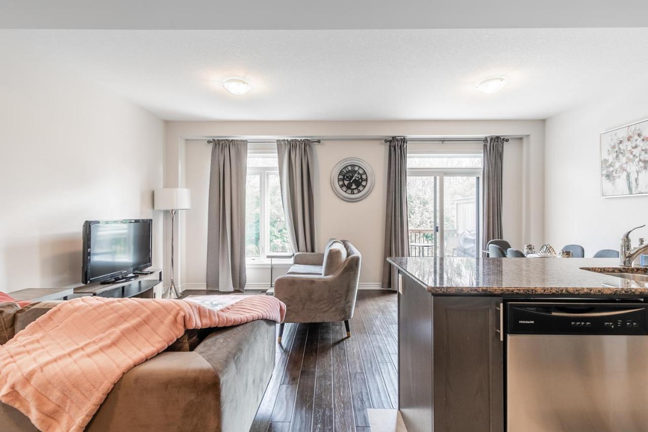 Globalstay Modern Townhomes In Lakeshore Steps To The Beach Hamilton Exteriér fotografie