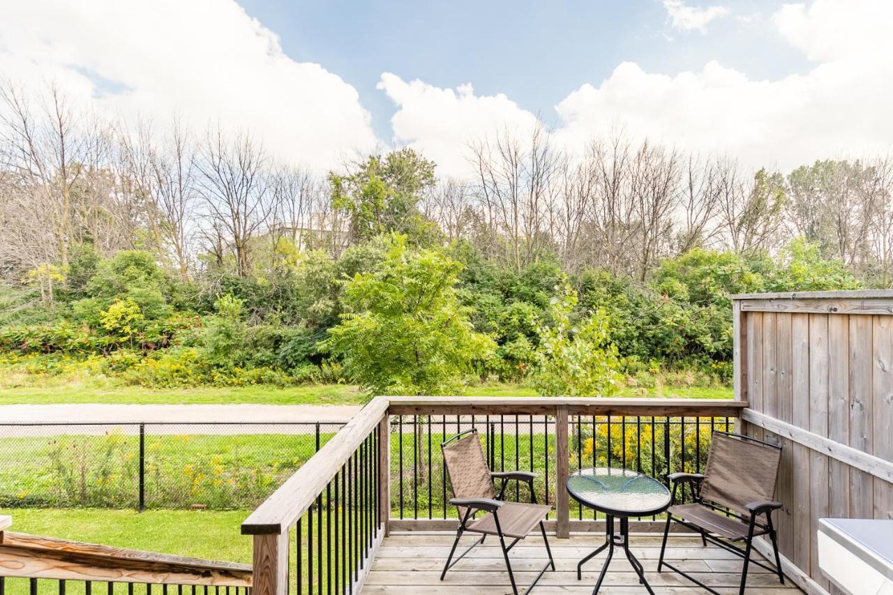 Globalstay Modern Townhomes In Lakeshore Steps To The Beach Hamilton Exteriér fotografie