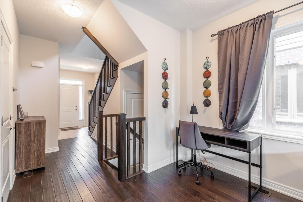 Globalstay Modern Townhomes In Lakeshore Steps To The Beach Hamilton Exteriér fotografie