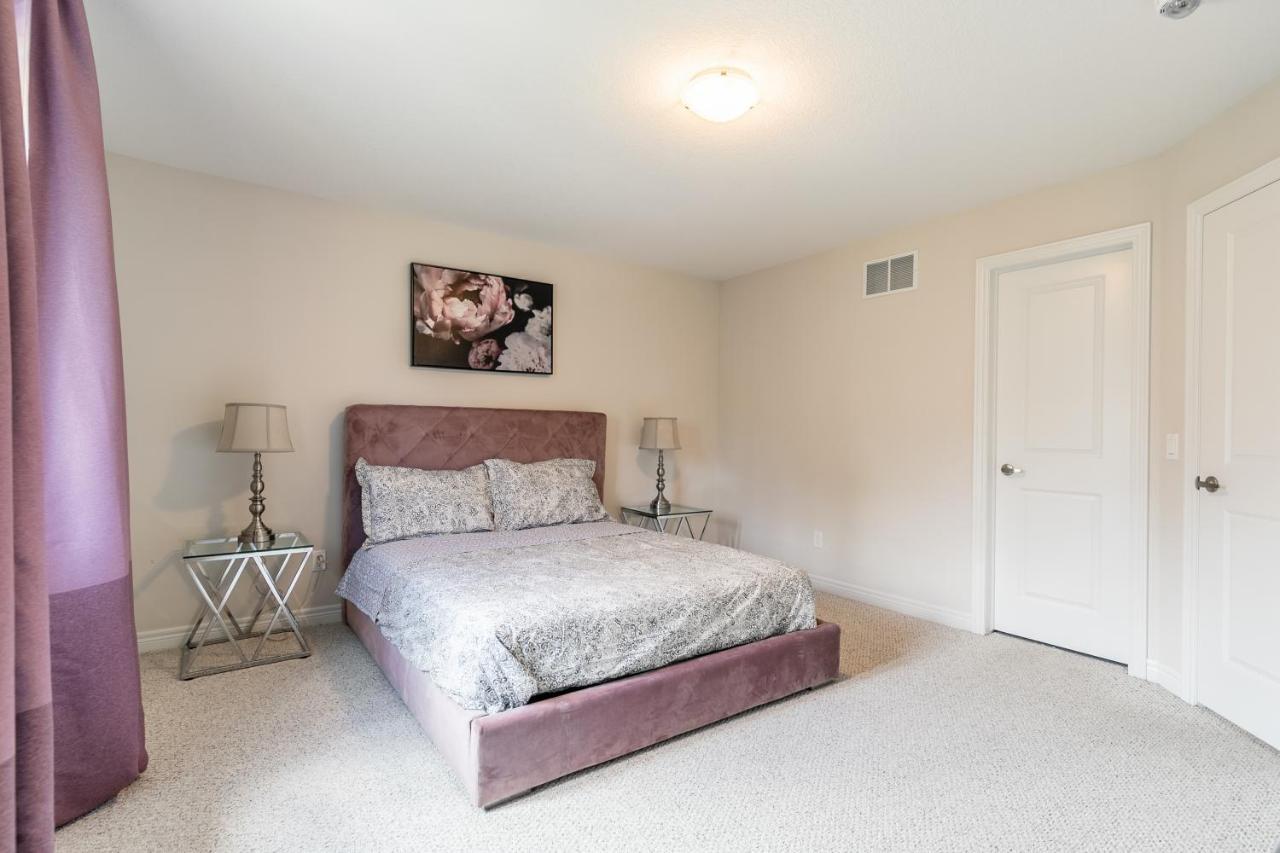 Globalstay Modern Townhomes In Lakeshore Steps To The Beach Hamilton Exteriér fotografie