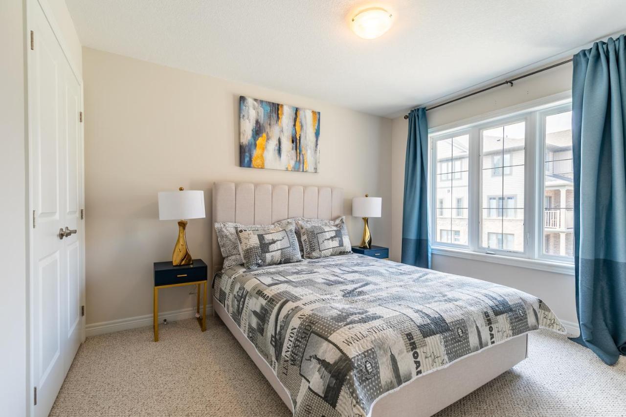 Globalstay Modern Townhomes In Lakeshore Steps To The Beach Hamilton Exteriér fotografie