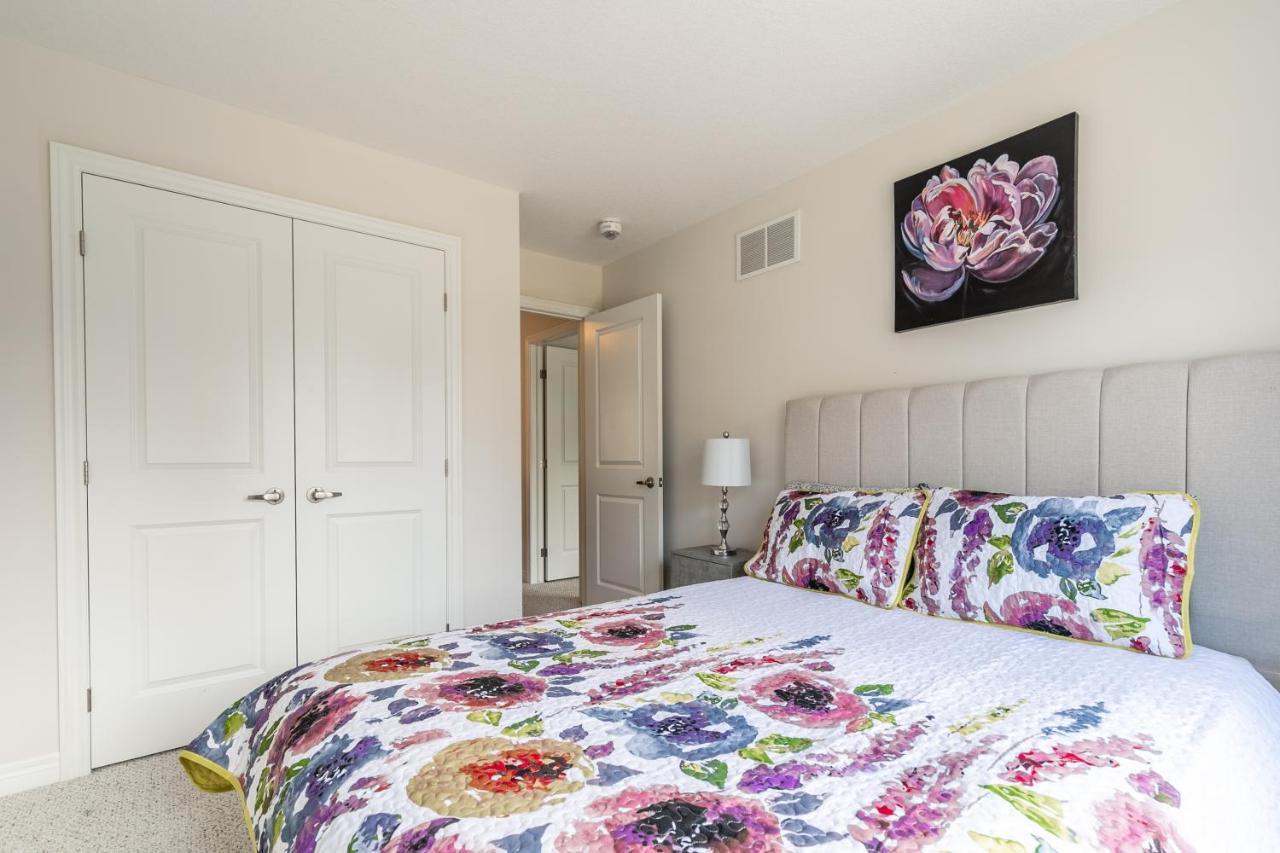 Globalstay Modern Townhomes In Lakeshore Steps To The Beach Hamilton Exteriér fotografie