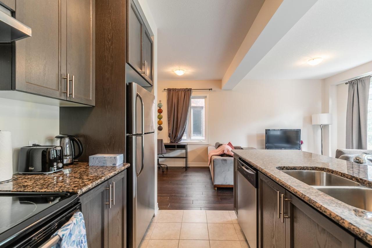 Globalstay Modern Townhomes In Lakeshore Steps To The Beach Hamilton Exteriér fotografie