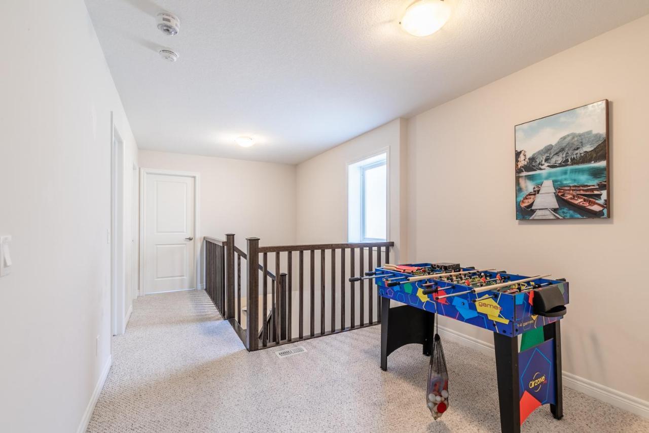 Globalstay Modern Townhomes In Lakeshore Steps To The Beach Hamilton Exteriér fotografie