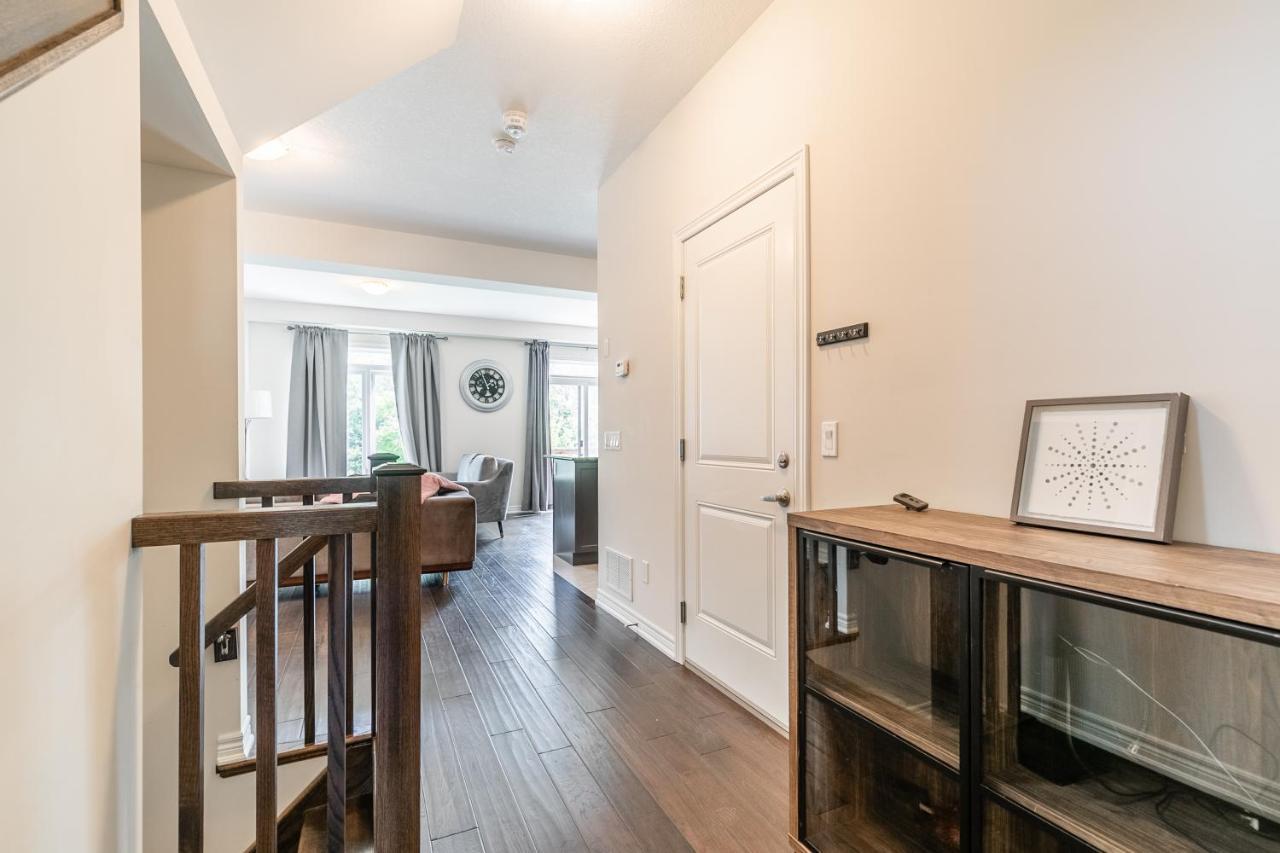 Globalstay Modern Townhomes In Lakeshore Steps To The Beach Hamilton Exteriér fotografie
