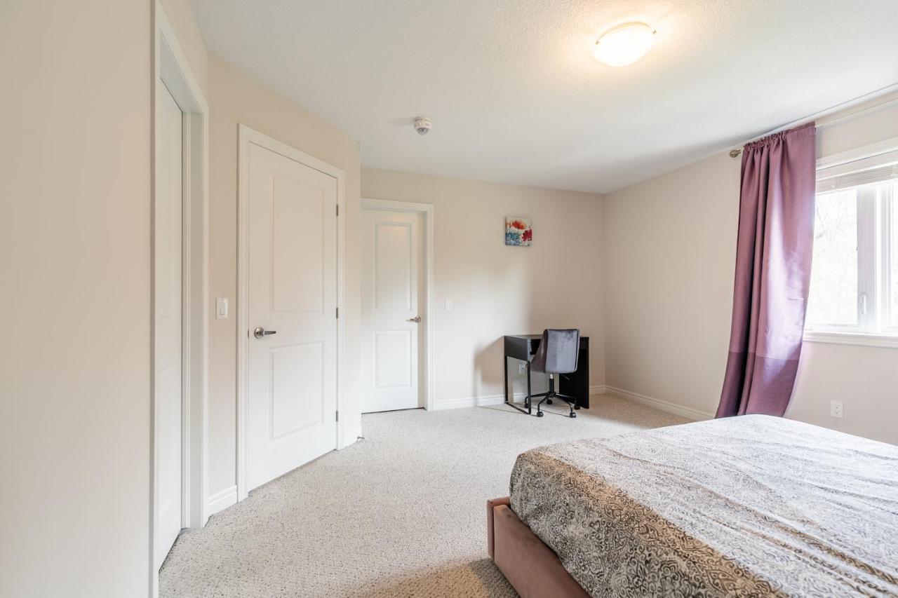 Globalstay Modern Townhomes In Lakeshore Steps To The Beach Hamilton Exteriér fotografie