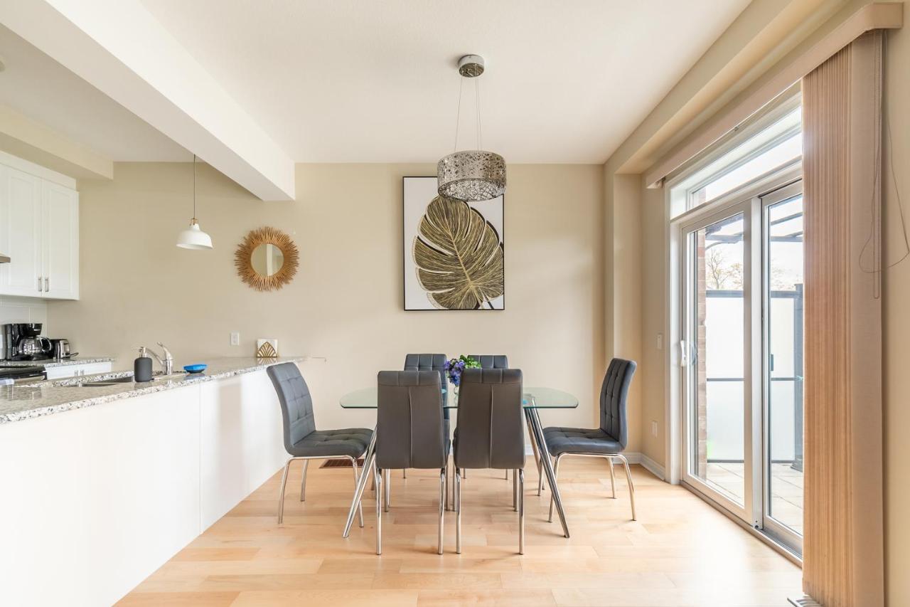 Globalstay Modern Townhomes In Lakeshore Steps To The Beach Hamilton Exteriér fotografie