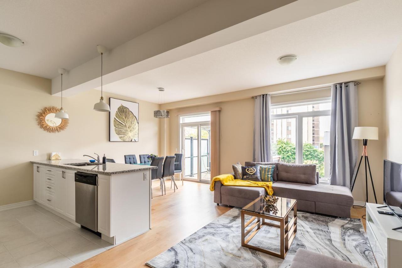 Globalstay Modern Townhomes In Lakeshore Steps To The Beach Hamilton Exteriér fotografie