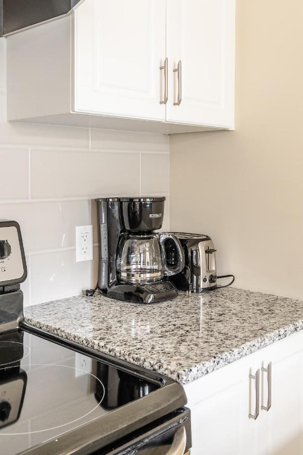 Globalstay Modern Townhomes In Lakeshore Steps To The Beach Hamilton Exteriér fotografie