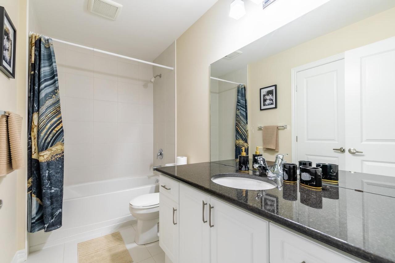 Globalstay Modern Townhomes In Lakeshore Steps To The Beach Hamilton Exteriér fotografie