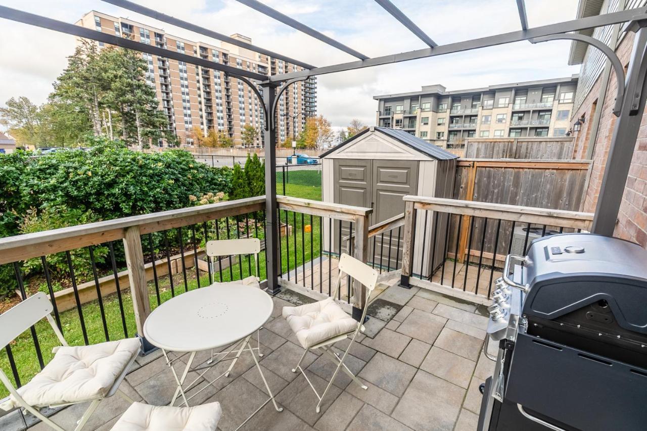 Globalstay Modern Townhomes In Lakeshore Steps To The Beach Hamilton Exteriér fotografie