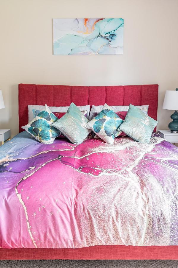 Globalstay Modern Townhomes In Lakeshore Steps To The Beach Hamilton Exteriér fotografie