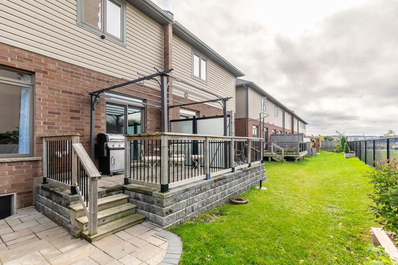 Globalstay Modern Townhomes In Lakeshore Steps To The Beach Hamilton Exteriér fotografie