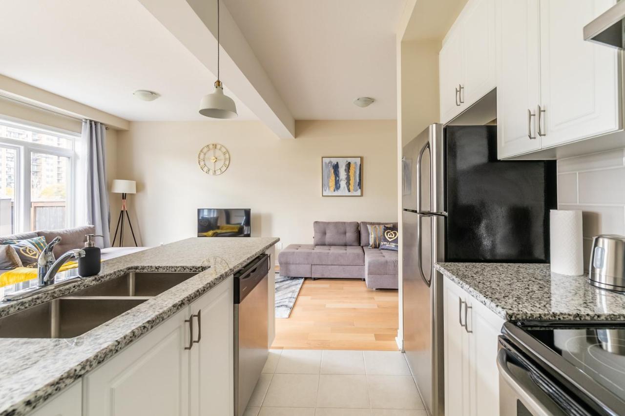 Globalstay Modern Townhomes In Lakeshore Steps To The Beach Hamilton Exteriér fotografie