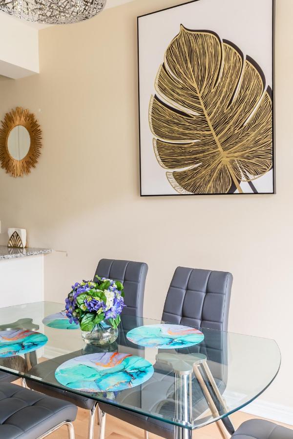 Globalstay Modern Townhomes In Lakeshore Steps To The Beach Hamilton Exteriér fotografie