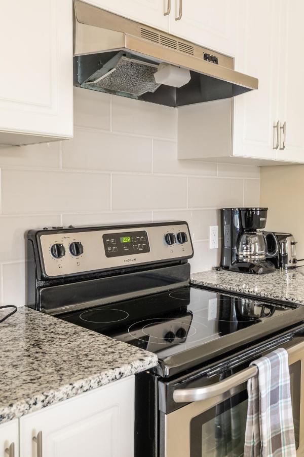 Globalstay Modern Townhomes In Lakeshore Steps To The Beach Hamilton Exteriér fotografie