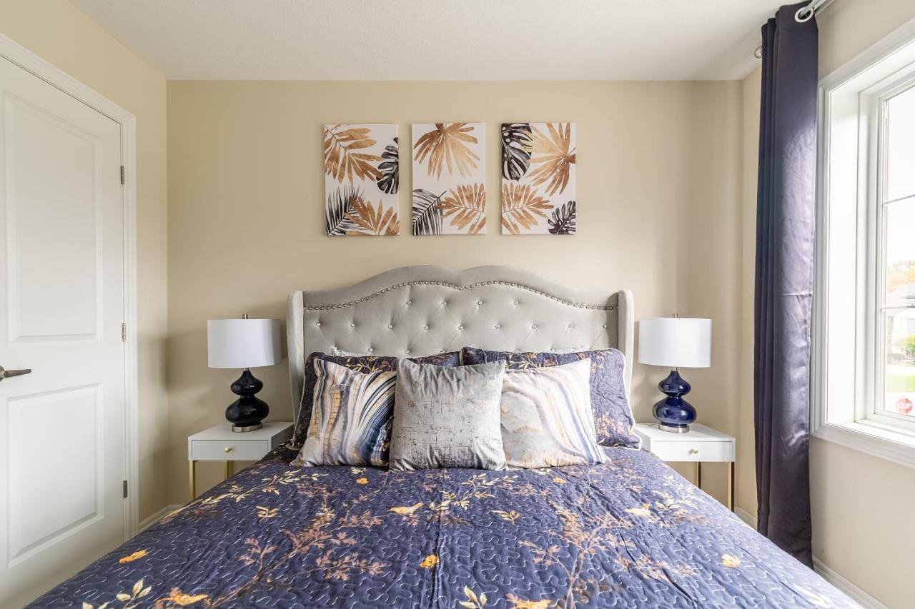 Globalstay Modern Townhomes In Lakeshore Steps To The Beach Hamilton Exteriér fotografie