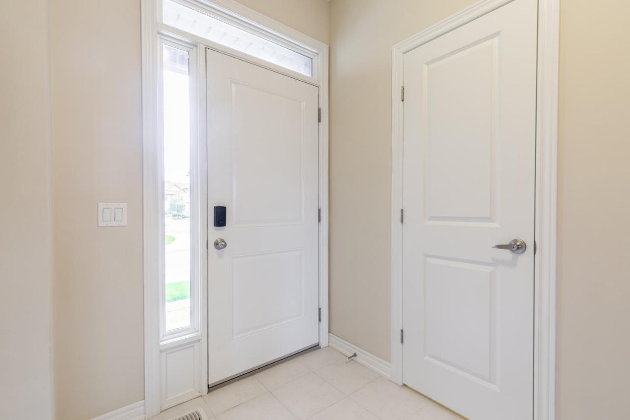 Globalstay Modern Townhomes In Lakeshore Steps To The Beach Hamilton Exteriér fotografie
