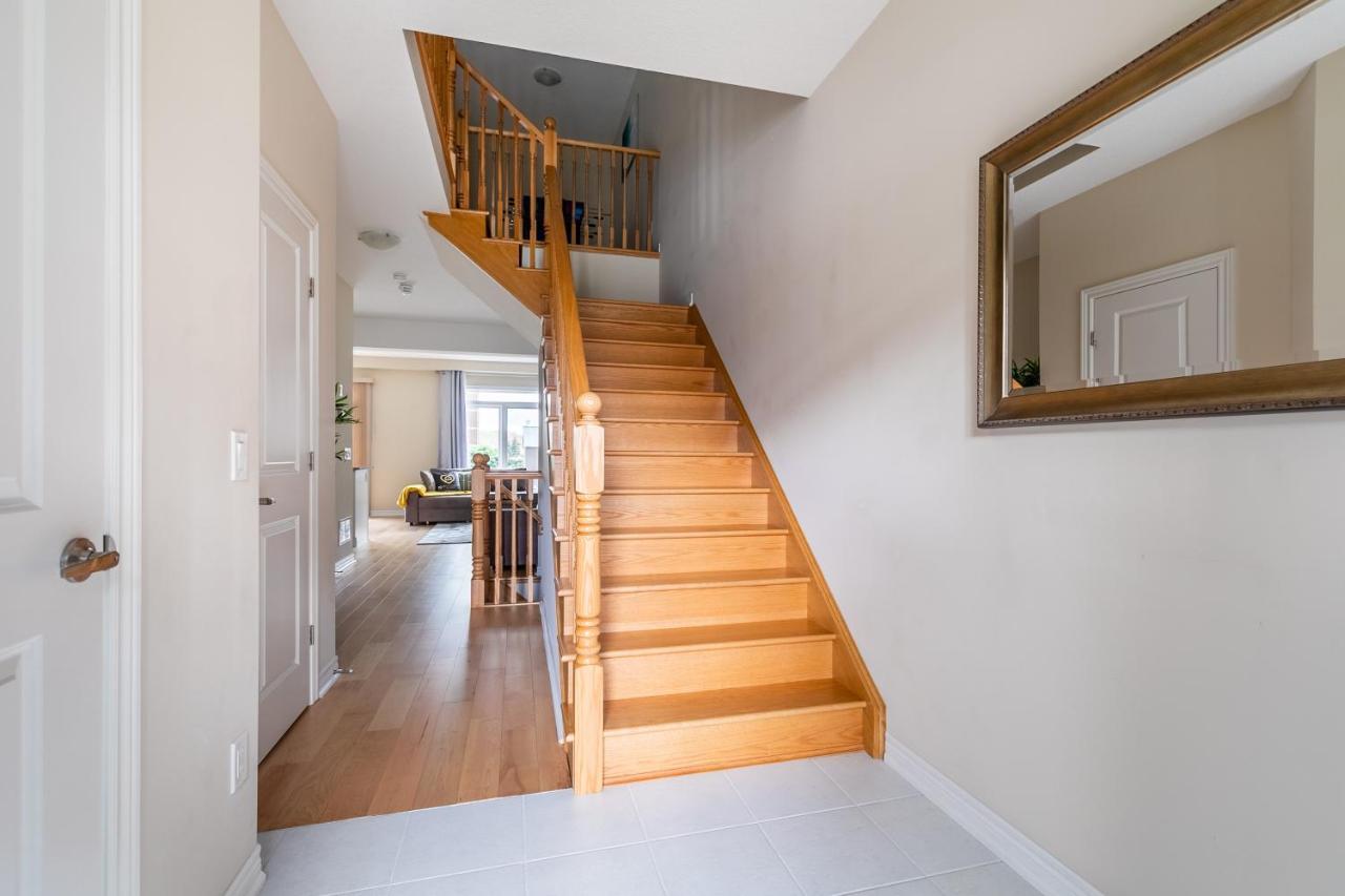 Globalstay Modern Townhomes In Lakeshore Steps To The Beach Hamilton Exteriér fotografie