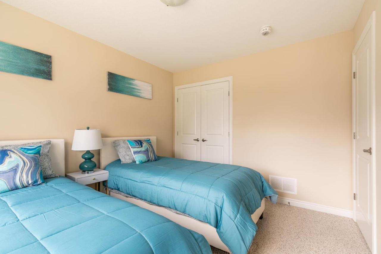 Globalstay Modern Townhomes In Lakeshore Steps To The Beach Hamilton Exteriér fotografie